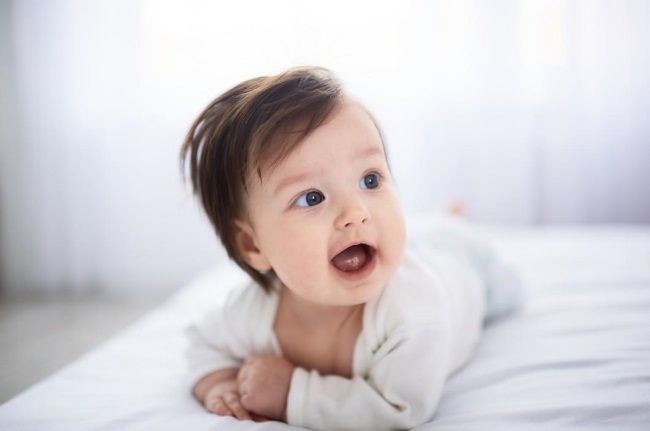 Kenali Perkembangan Bayi 5 Bulan di Berbagai Aspek Penting